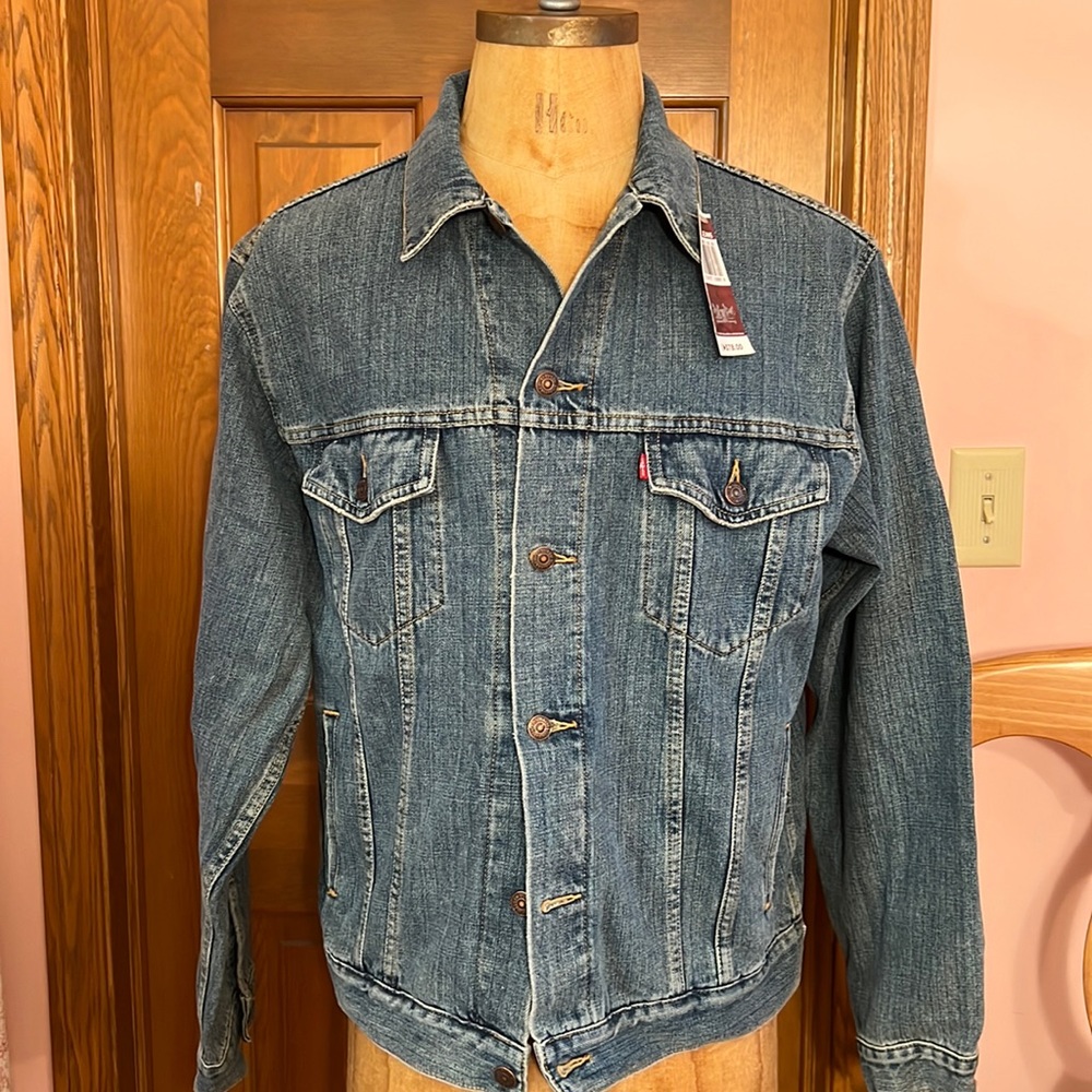 NWT Levi’s Denim Trucker Jacket size Large